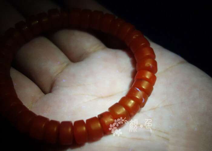 紫光手電（diàn）筒鑒別玉（yù）石