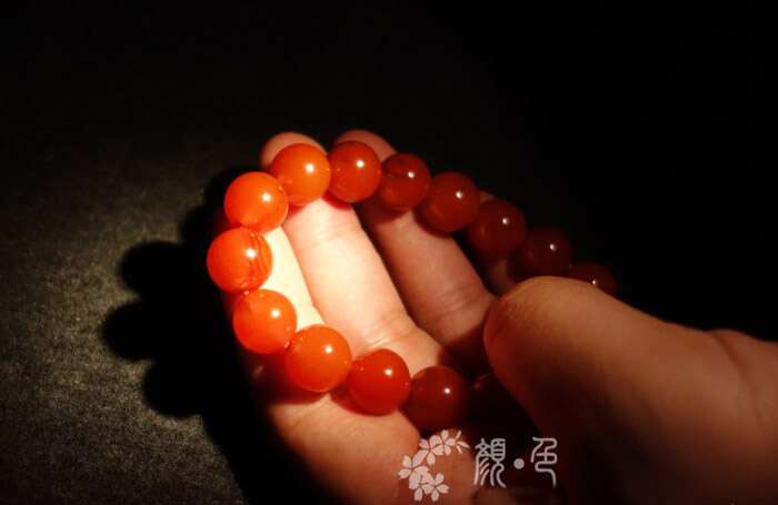 紫光手電筒鑒別玉石（shí）